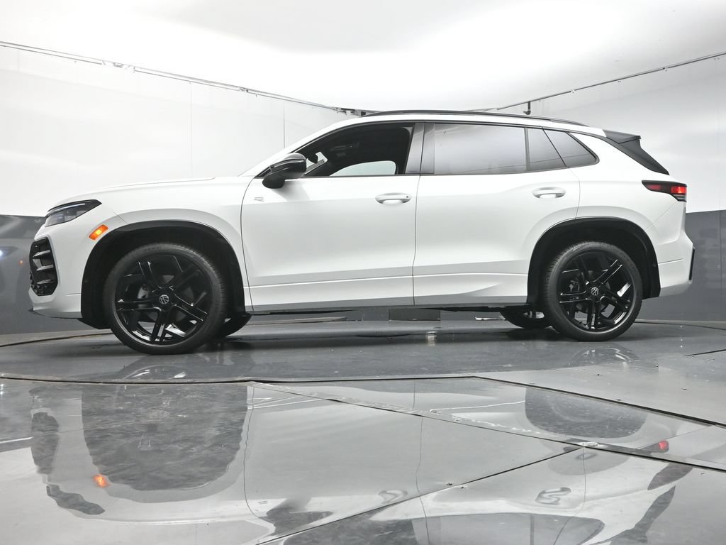 New 2026 Volkswagen Tiguan SE R-Line FWD image 37