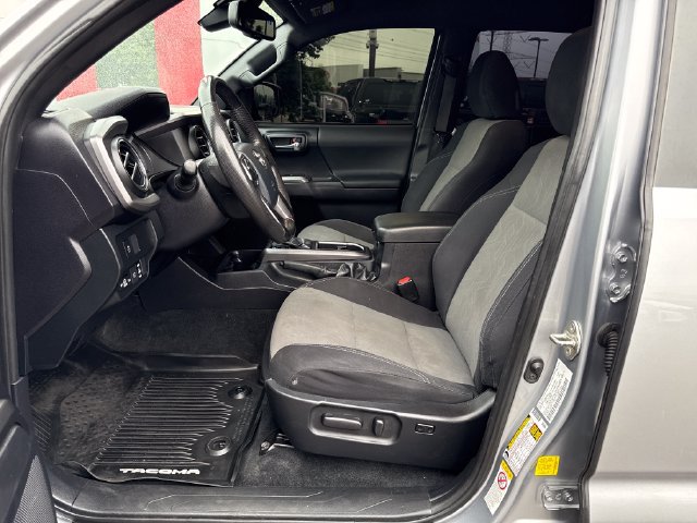Used 2020 Toyota Tacoma TRD Sport w/ Technology Package AWD/4WD image 14