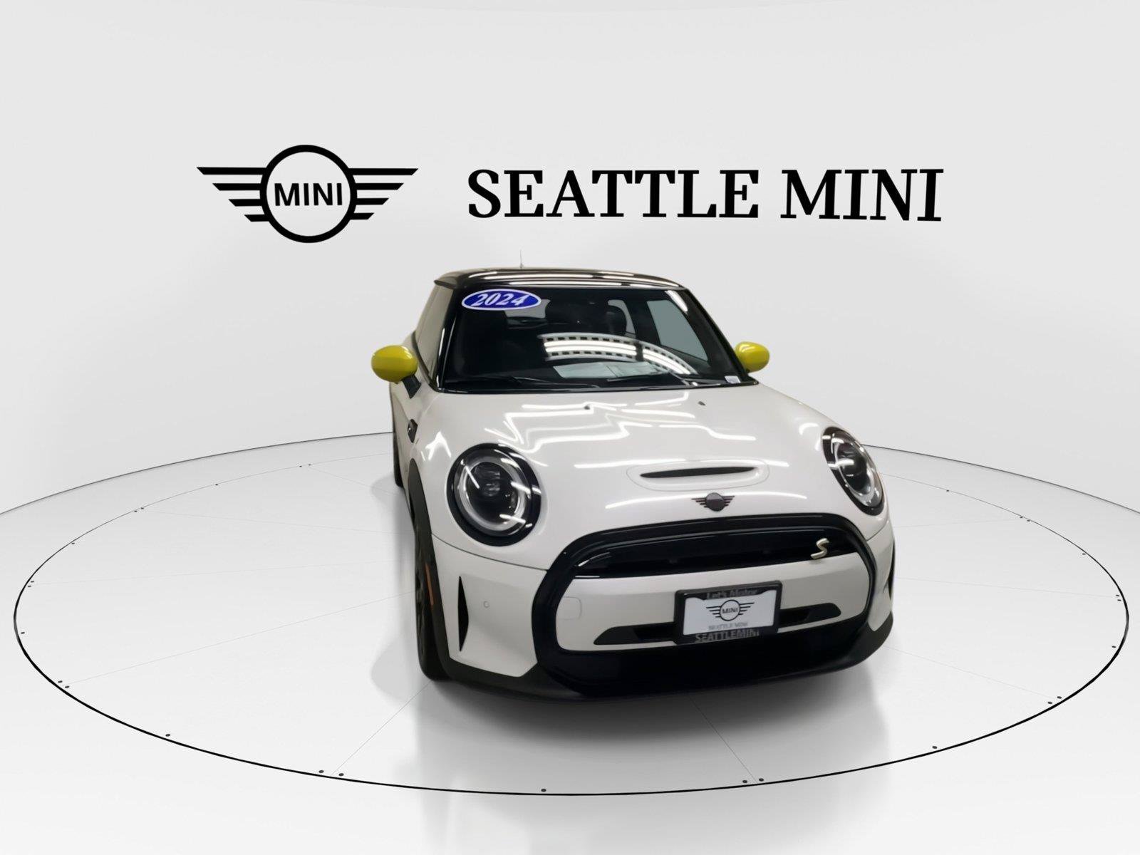 Used 2024 MINI Cooper SE FWD image 3