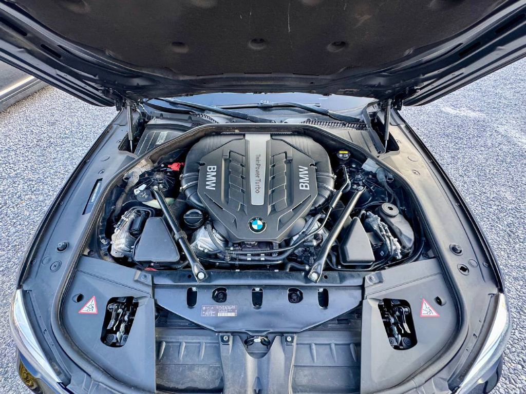 Used 2015 BMW 750i xDrive image 14