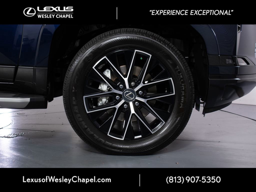 Used 2025 Lexus GX 550 w/ Accessory Package (2T) AWD/4WD image 5