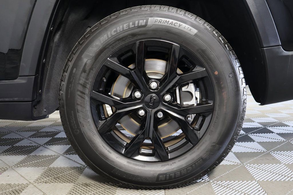 Used 2023 Jeep Grand Cherokee L Limited RWD image 17