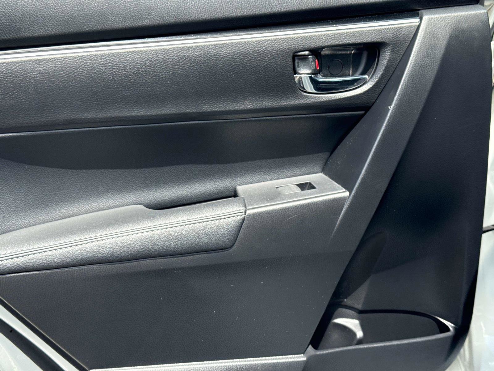 Used 2019 Toyota Corolla XLE image 12