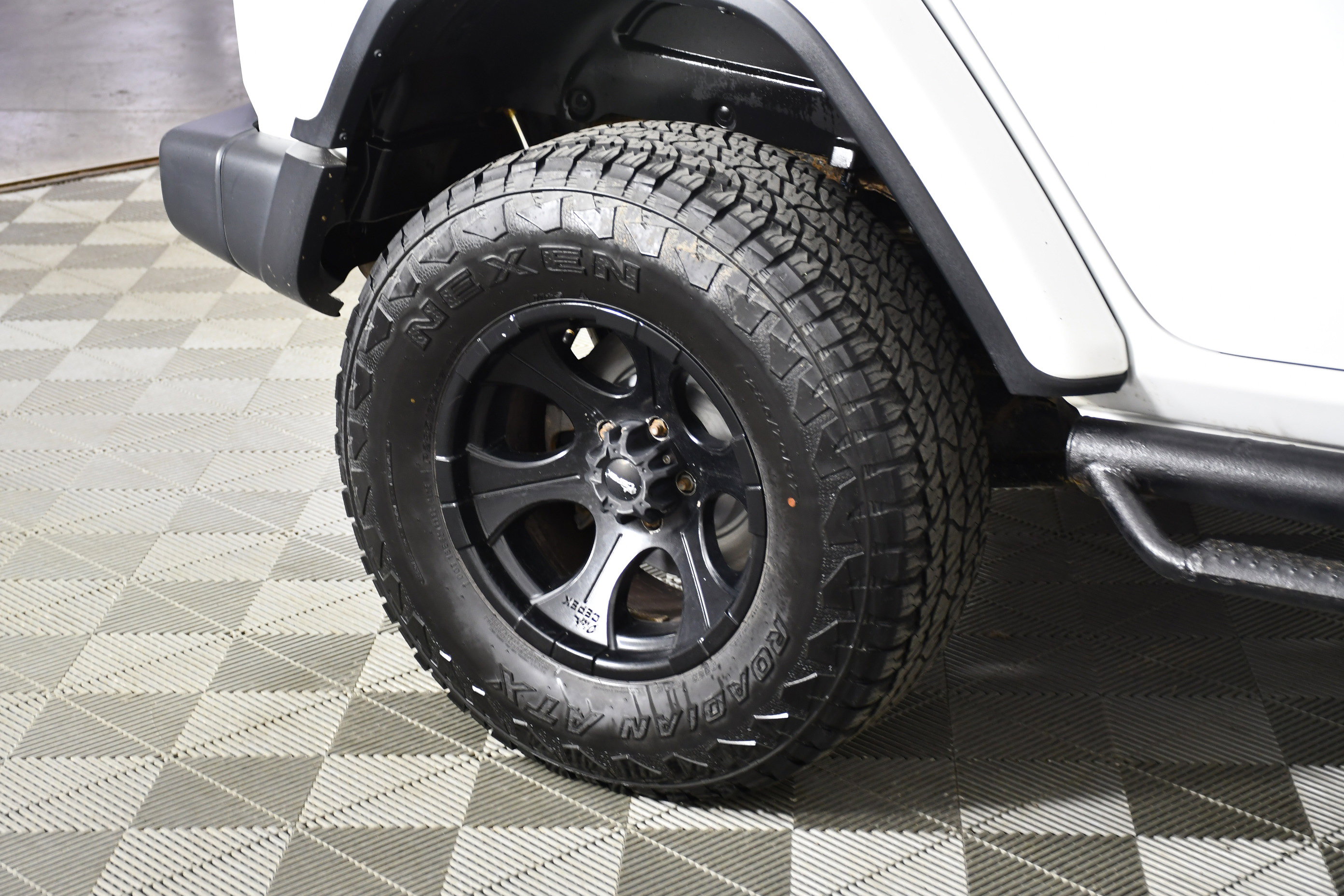 Used 2018 Jeep Wrangler Unlimited Sahara w/ Uconnect 4C Nav & Sound Group image 54