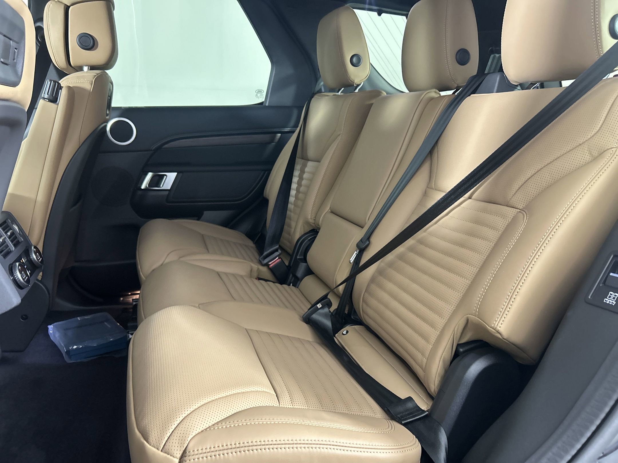 New 2025 Land Rover Discovery Dynamic SE image 11