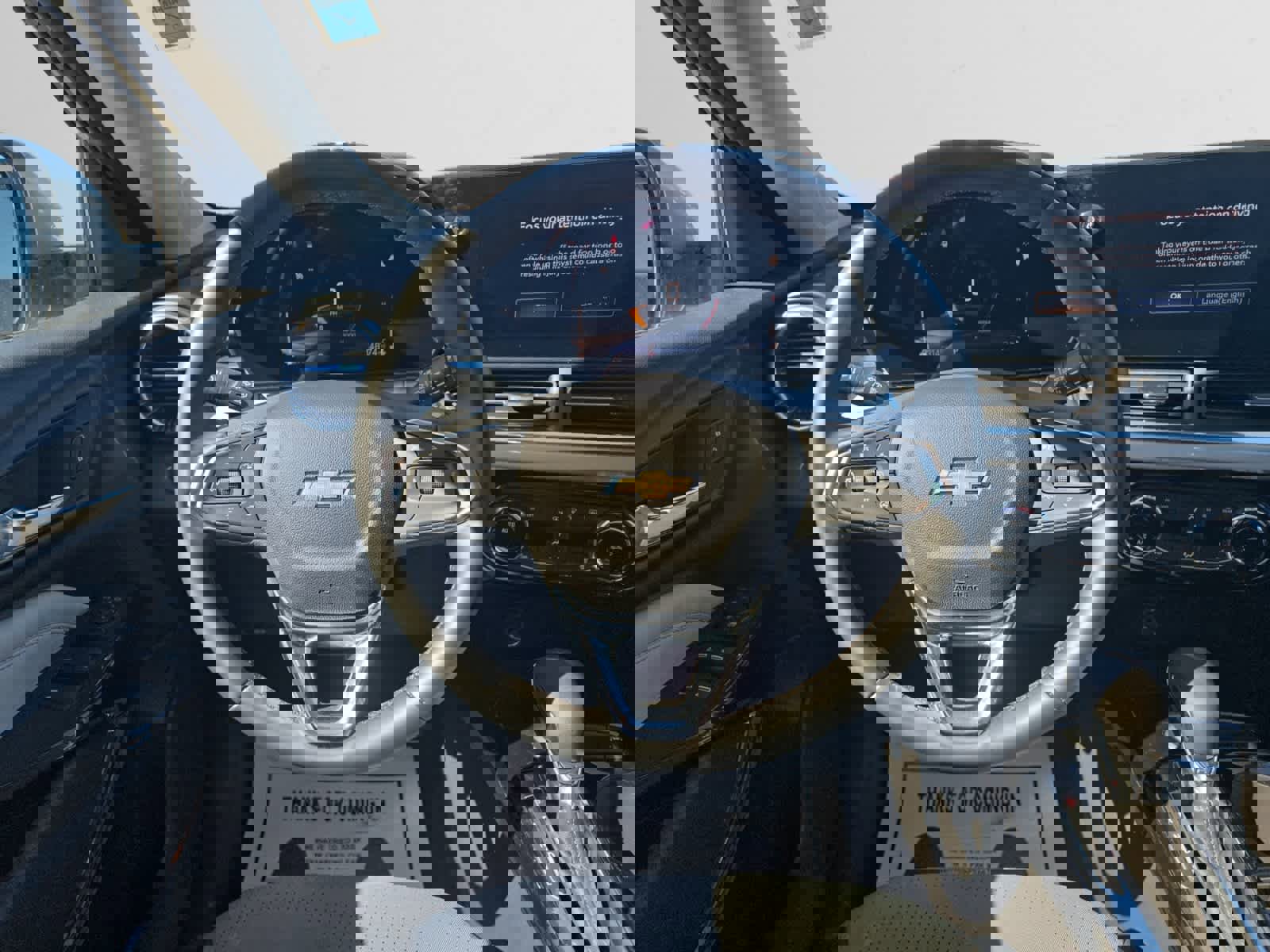 Used 2025 Chevrolet Trax LT w/ LT Convenience Package image 12