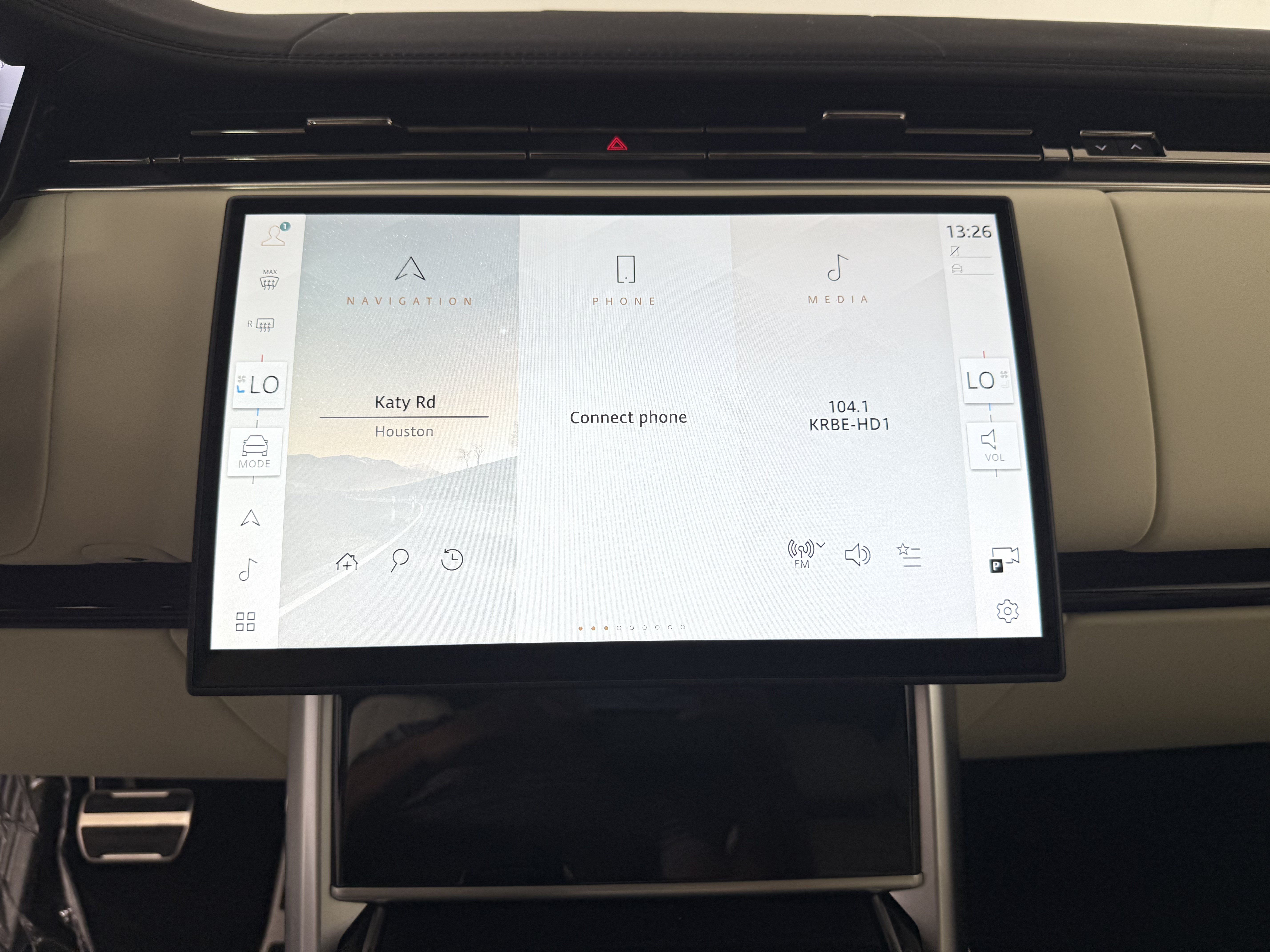 New 2026 Land Rover Range Rover SE AWD/4WD image 17