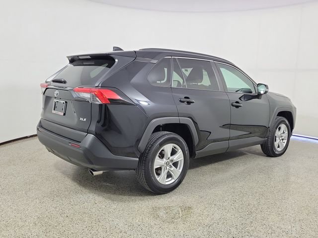 Used 2020 Toyota RAV4 XLE w/ Convenience Package FWD image 5
