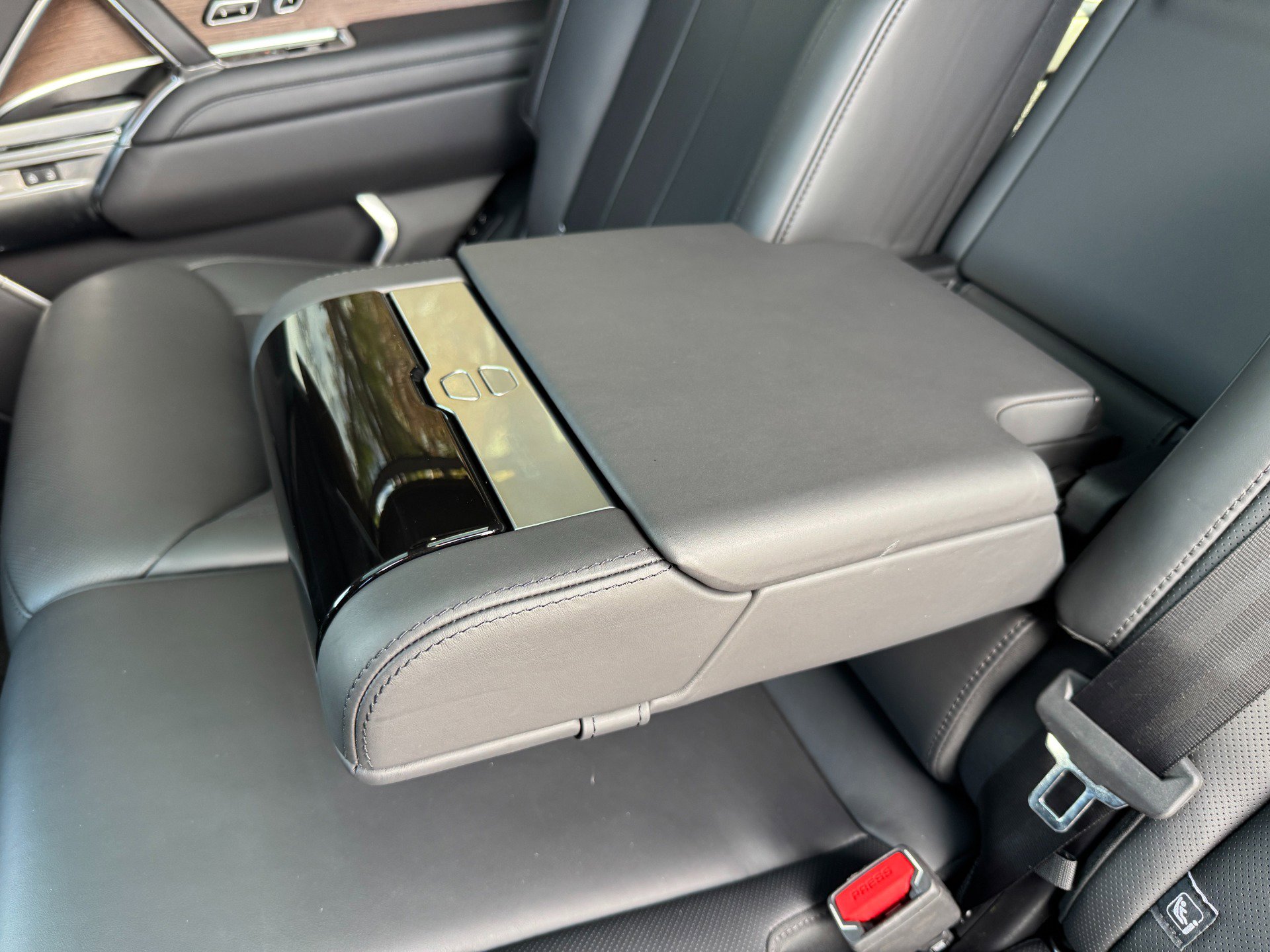 Used 2024 Land Rover Range Rover Long Wheelbase SE image 50