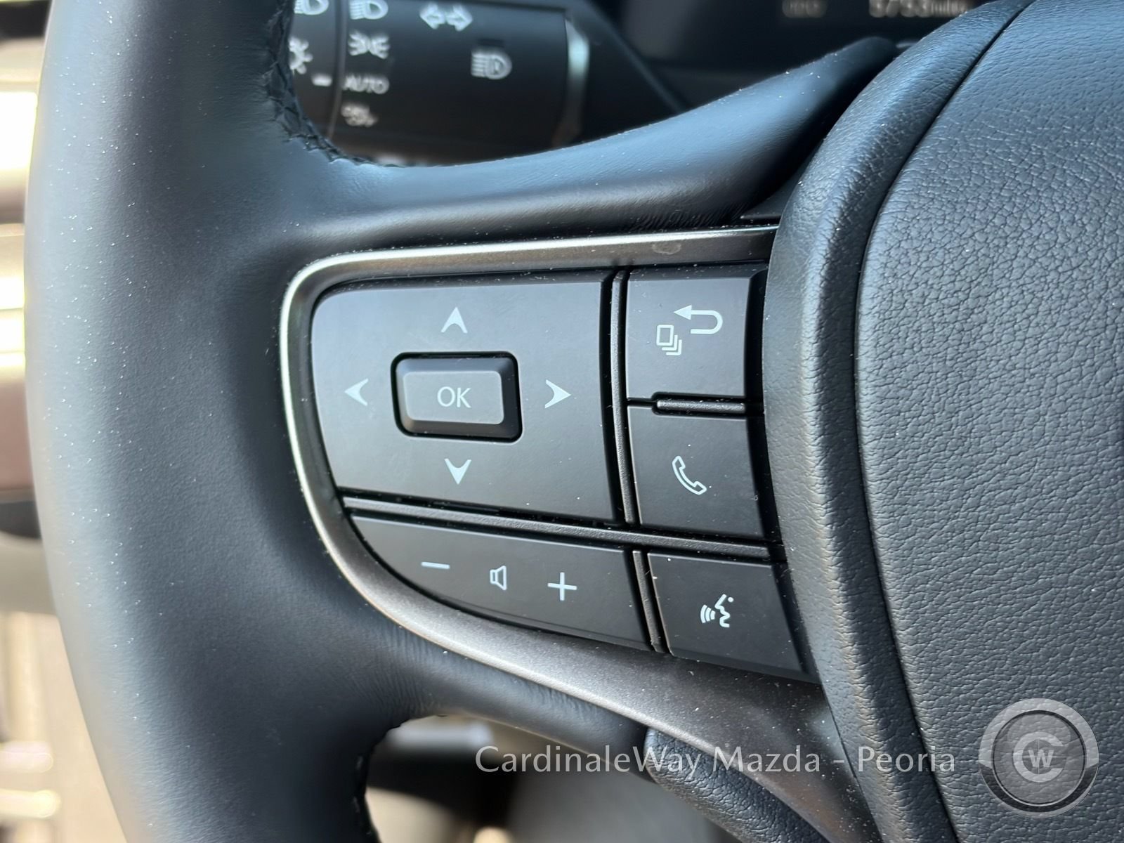 Used 2025 Lexus UX 300h FWD w/ Accessory Package (Z2) image 18