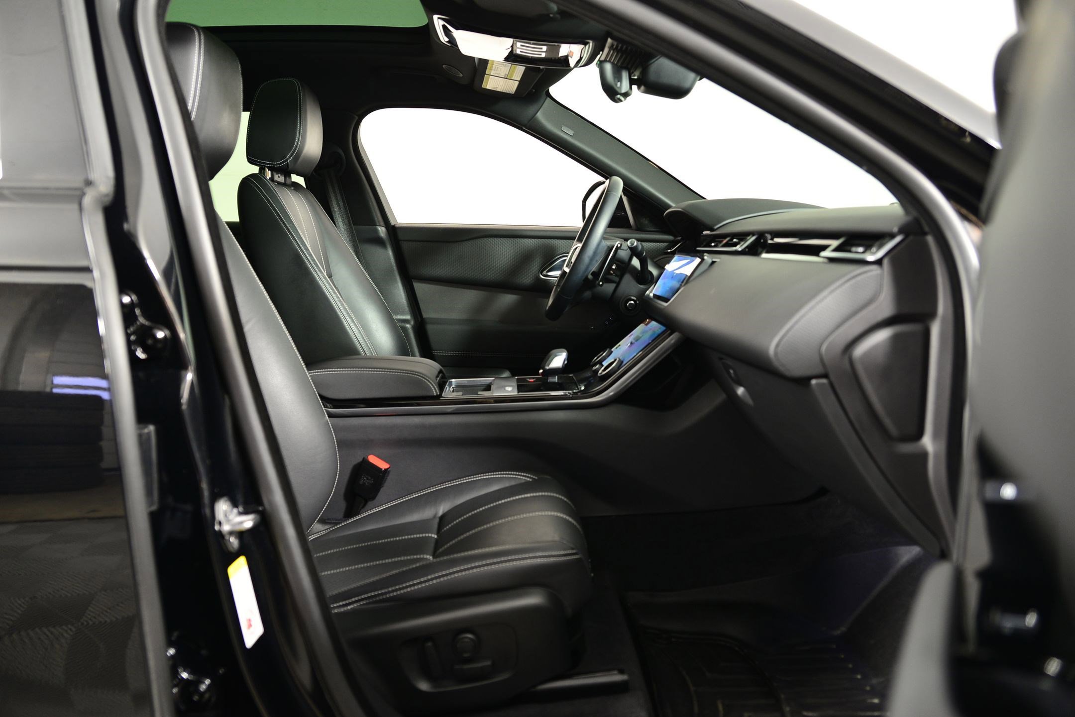 Used 2023 Land Rover Range Rover Velar S image 19