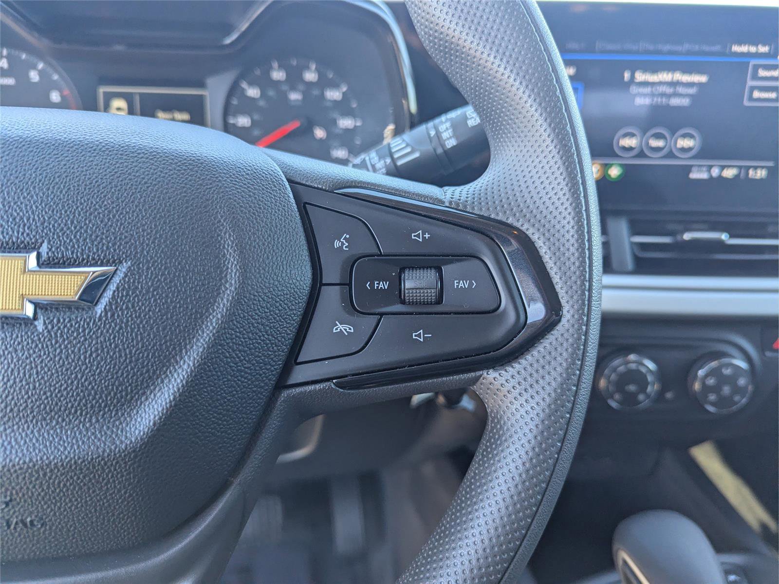 Used 2025 Chevrolet Trax LS w/ LS Convenience Package image 27