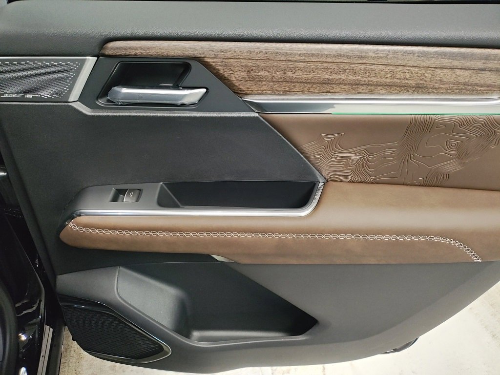 New 2026 GMC Acadia Denali Ultimate w/ LPO, Floor Liner Package image 15