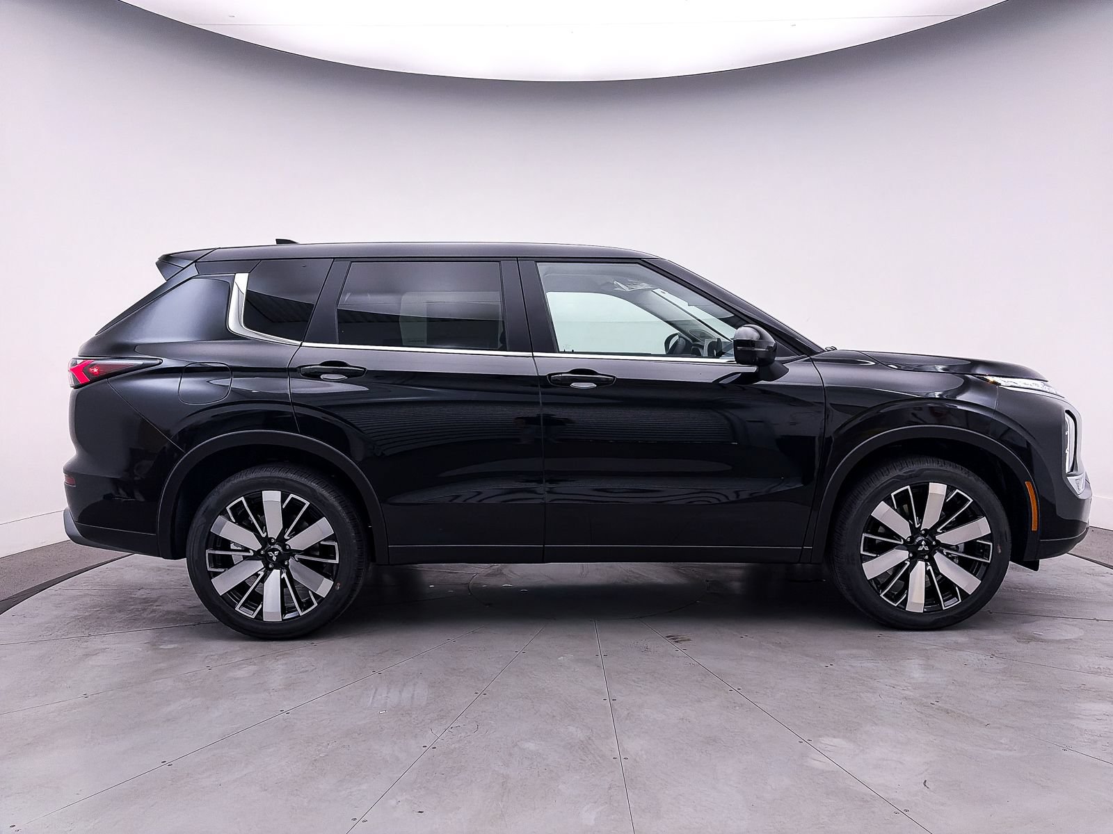 New 2026 Mitsubishi Outlander SE FWD image 27