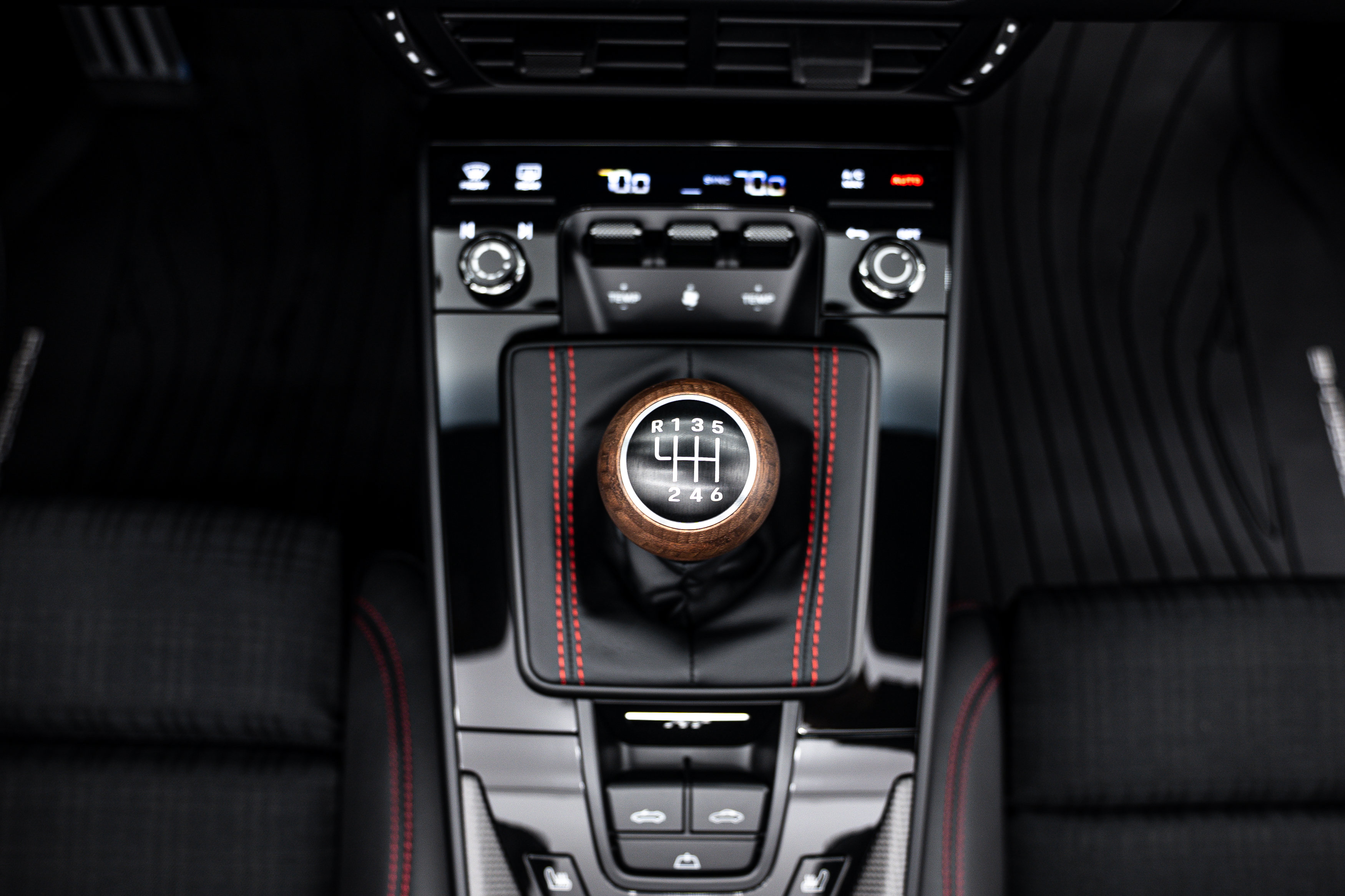 New 2026 Porsche 911 Carrera T RWD image 15