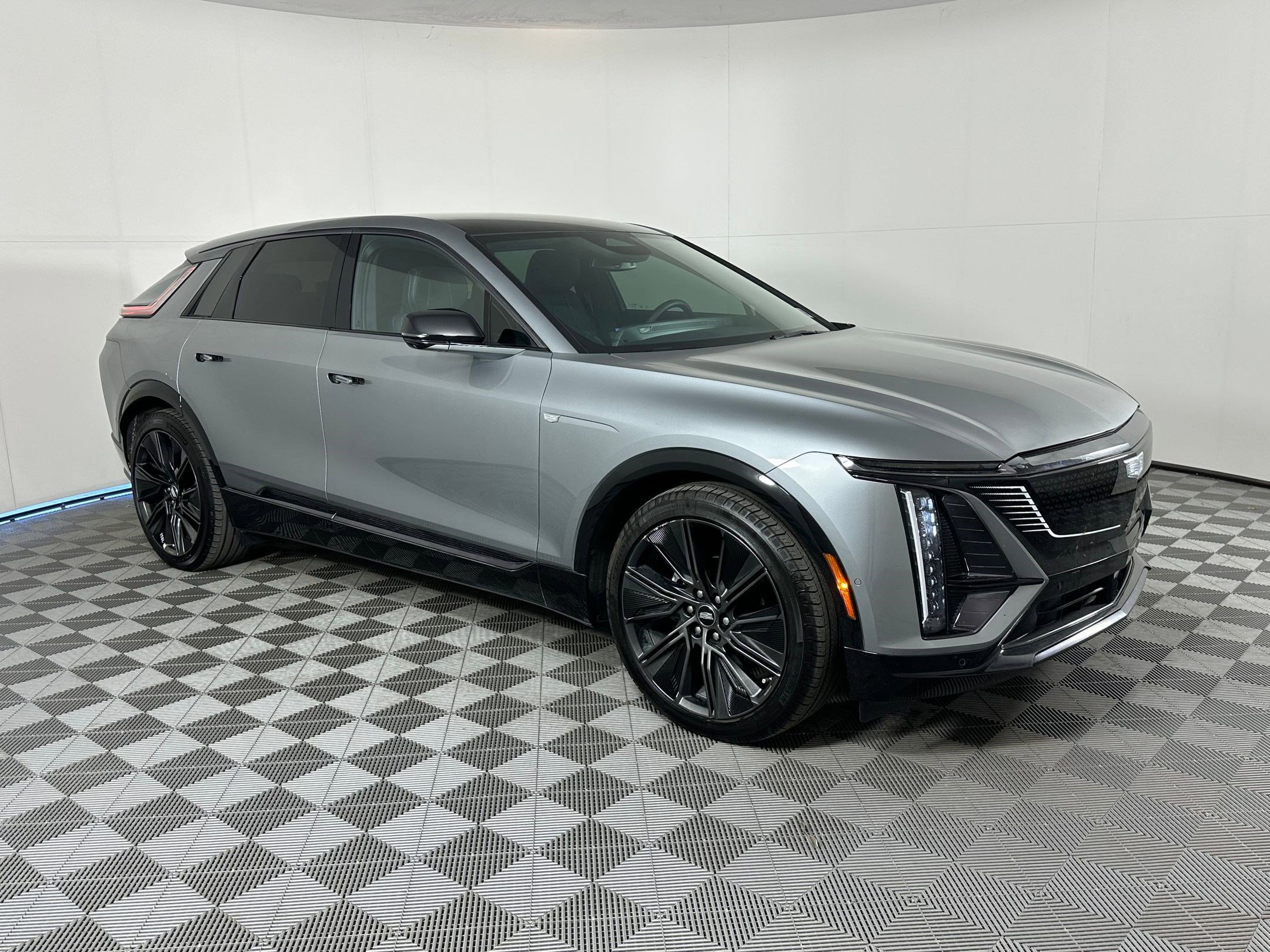 Used 2024 Cadillac Lyriq Sport image 6