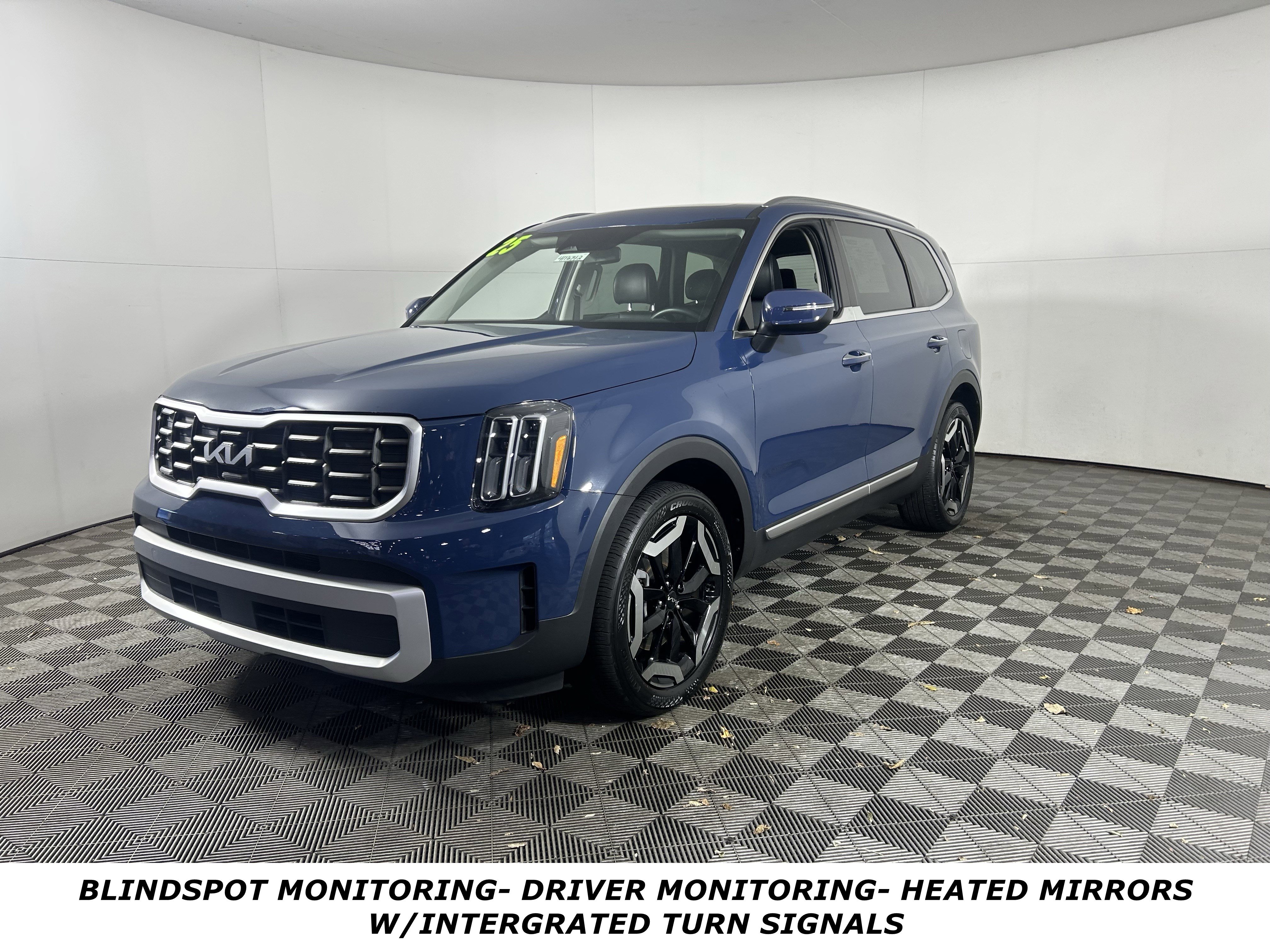 Certified 2025 Kia Telluride S image 3