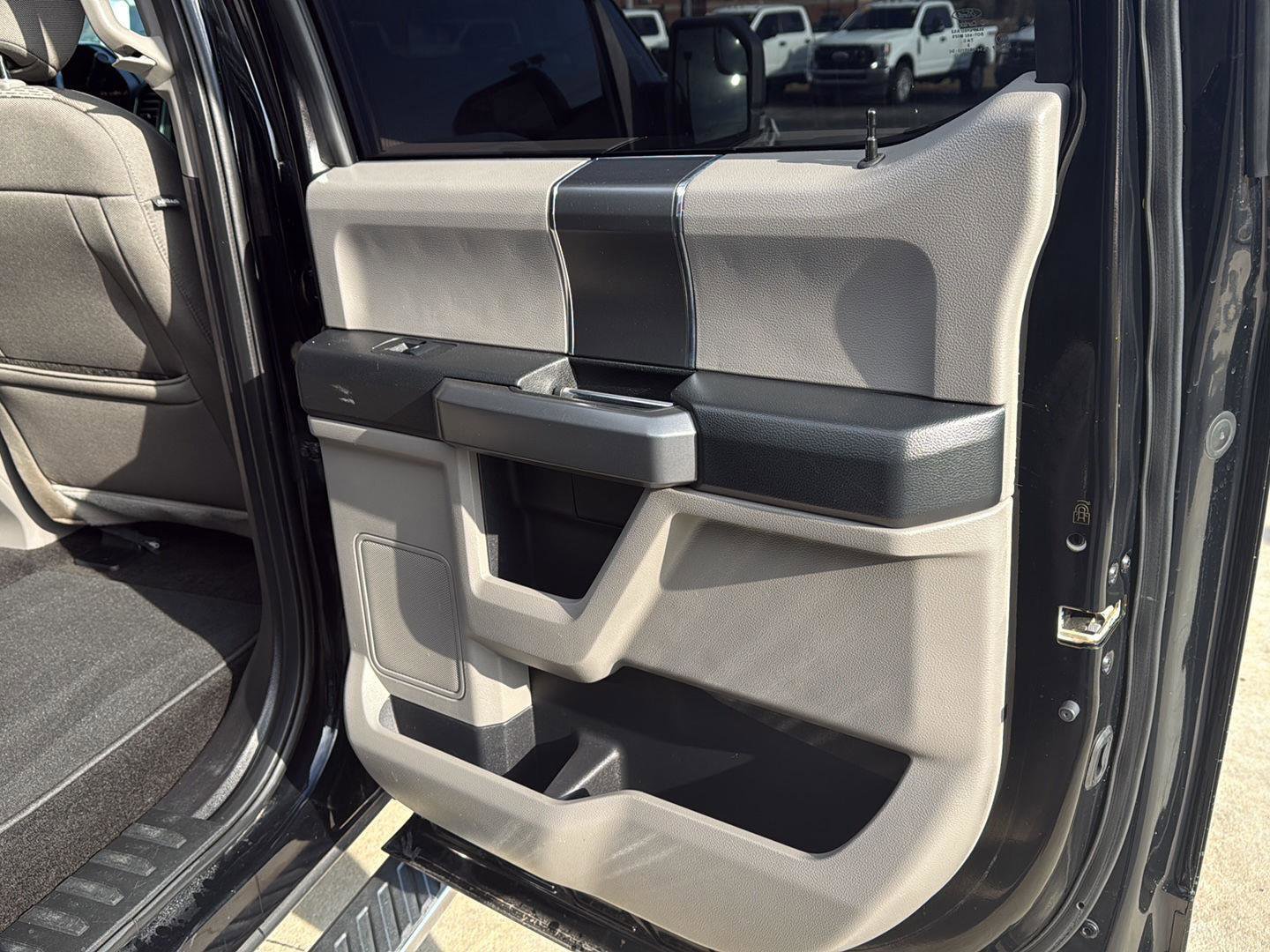 Used 2018 Ford F150 XLT w/ Equipment Group 302A Luxury image 14