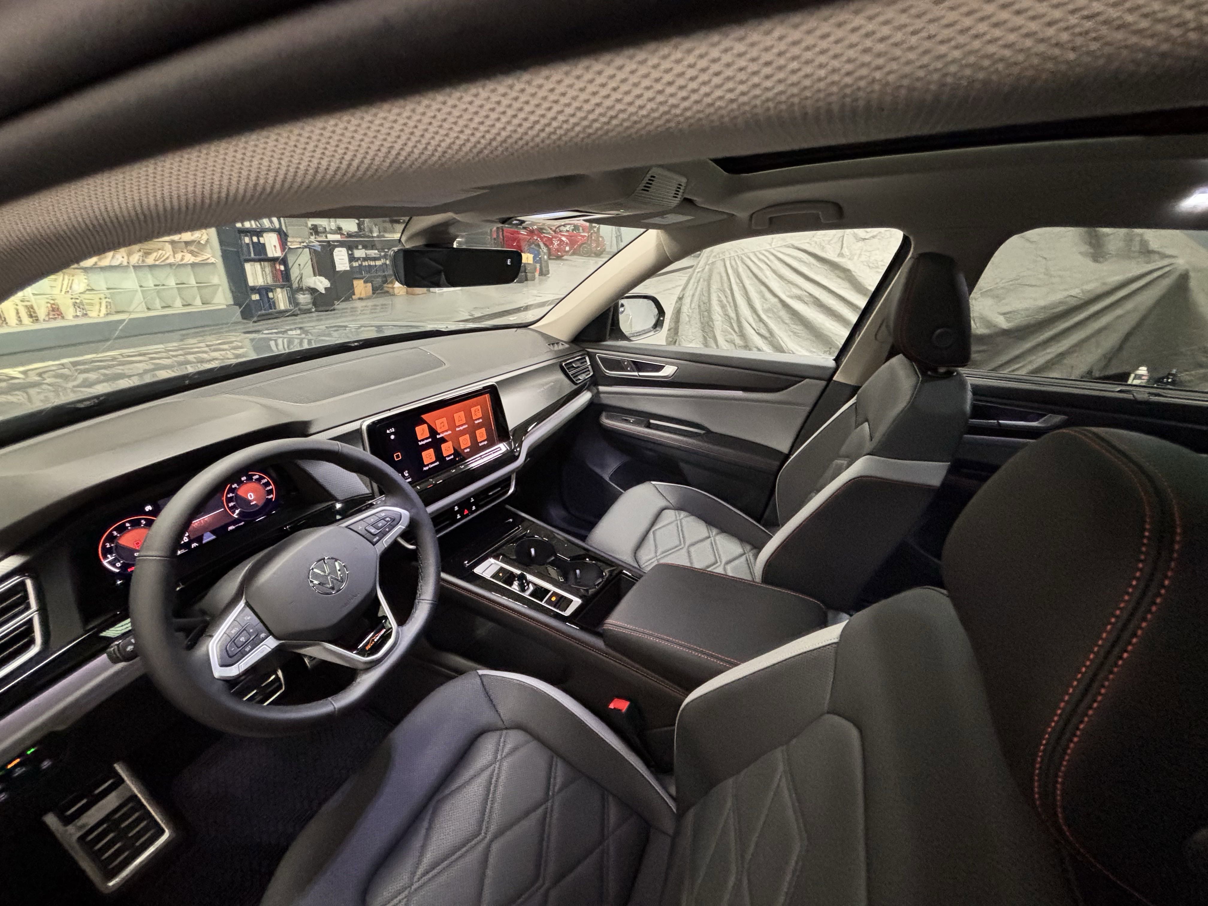 New 2025 Volkswagen Atlas Peak Edition SE image 5