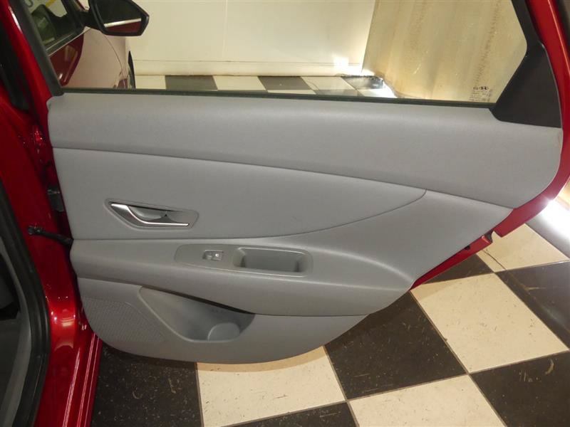Used 2025 Hyundai Elantra SEL FWD image 31