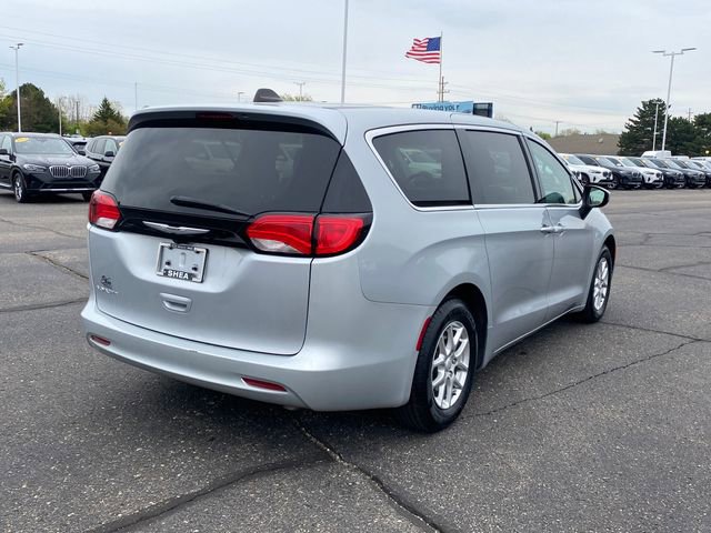 Used 2023 Chrysler Voyager LX FWD image 3