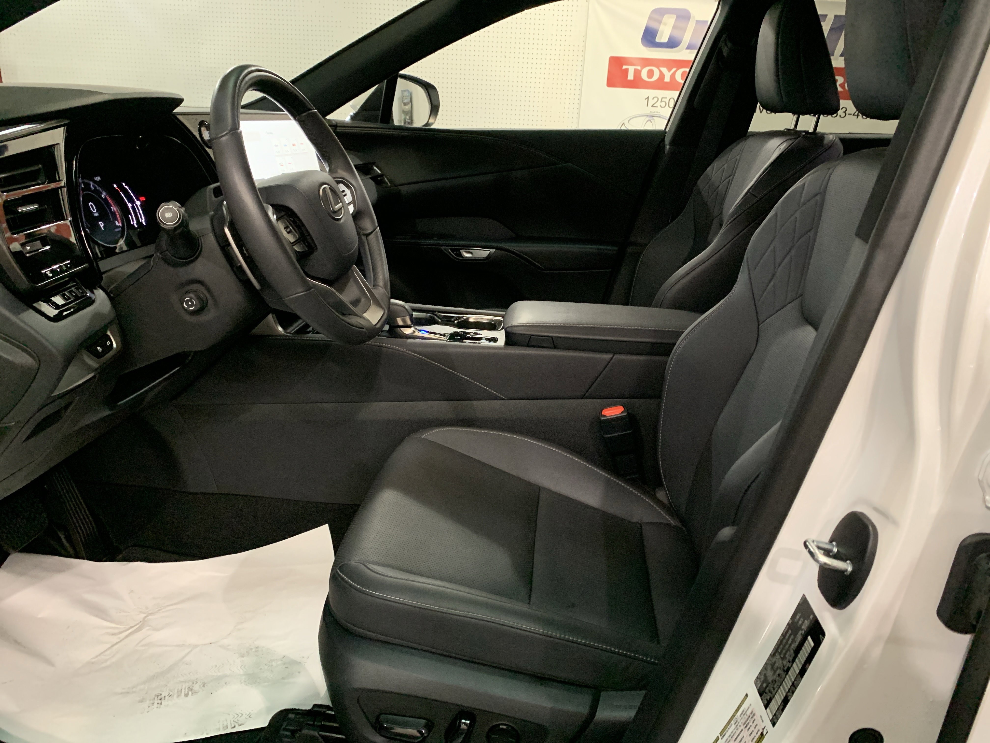 Used 2024 Lexus RX 350 Premium image 12