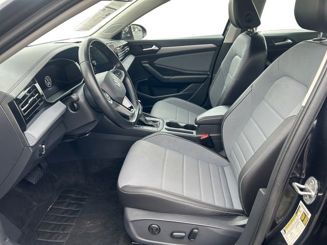 Used 2025 Volkswagen Jetta SE image 7