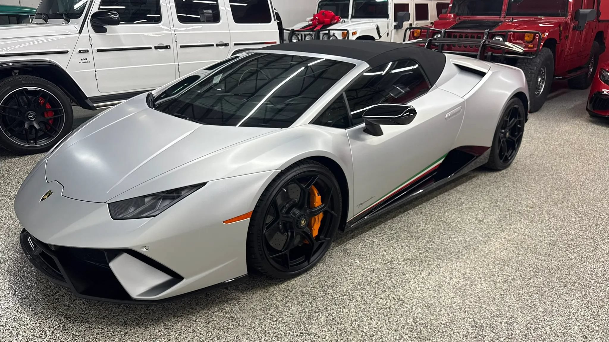 Used 2018 Lamborghini Huracan Performante AWD/4WD image 2