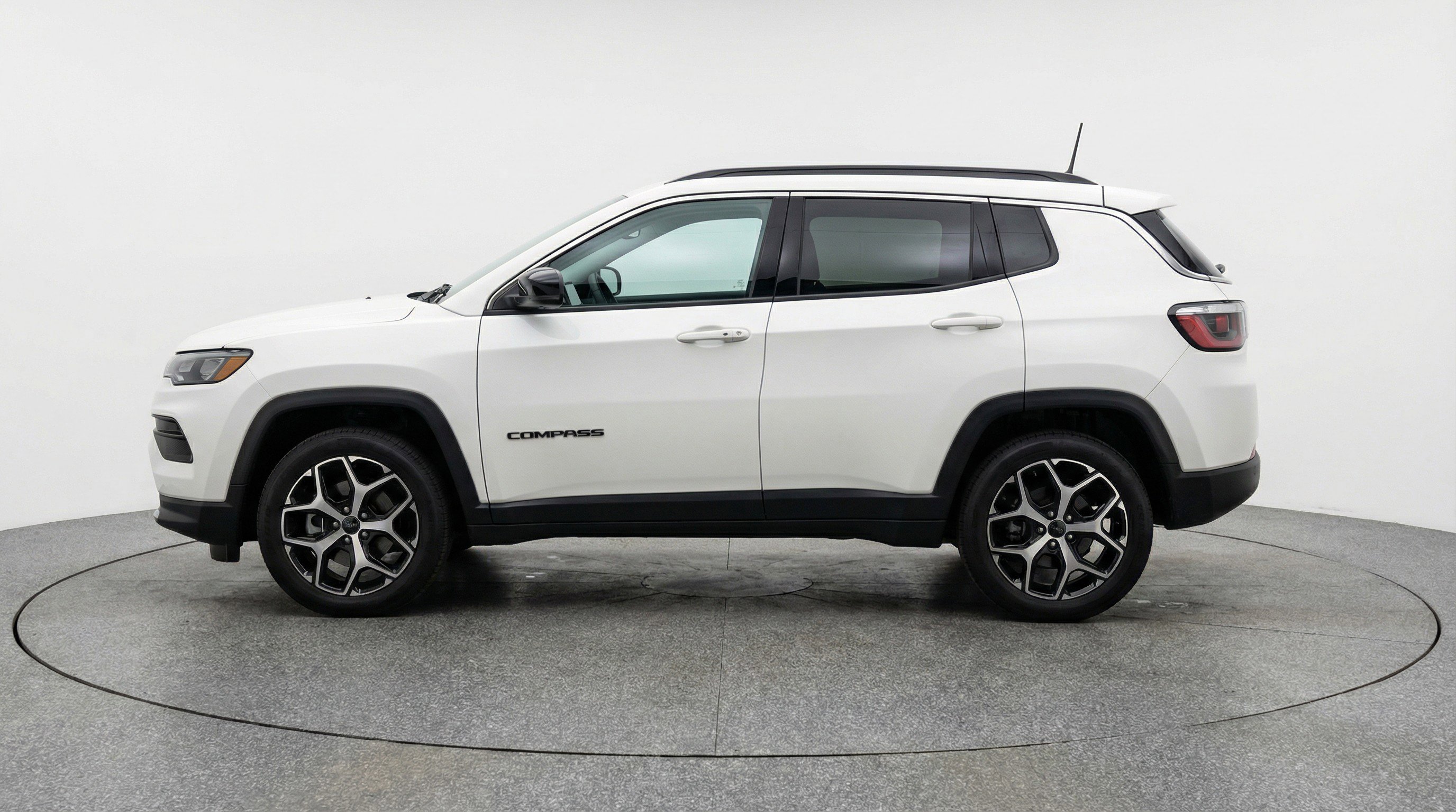 Used 2025 Jeep Compass Limited AWD/4WD image 5
