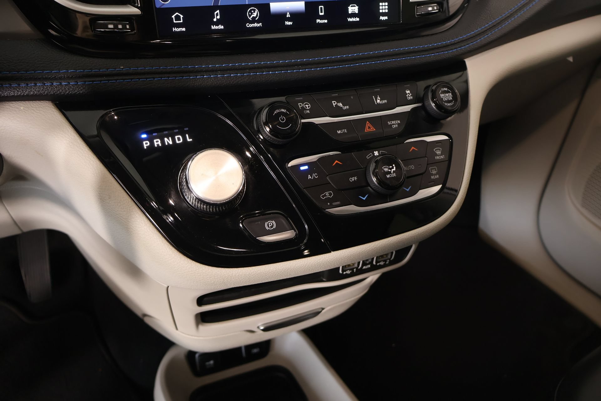Used 2021 Chrysler Pacifica Touring-L FWD image 9