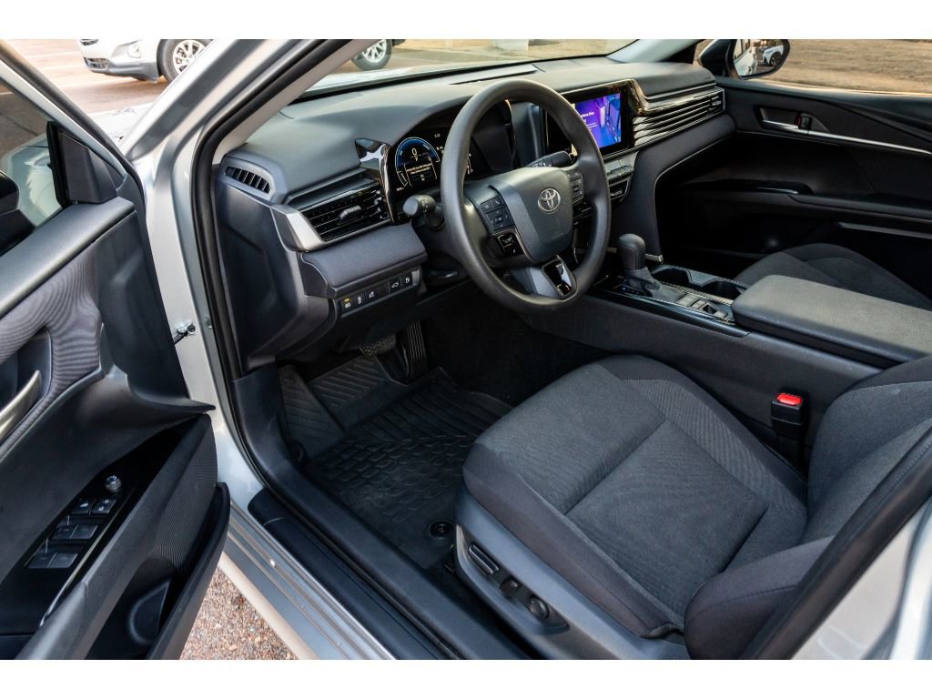 Used 2025 Toyota Camry LE image 10