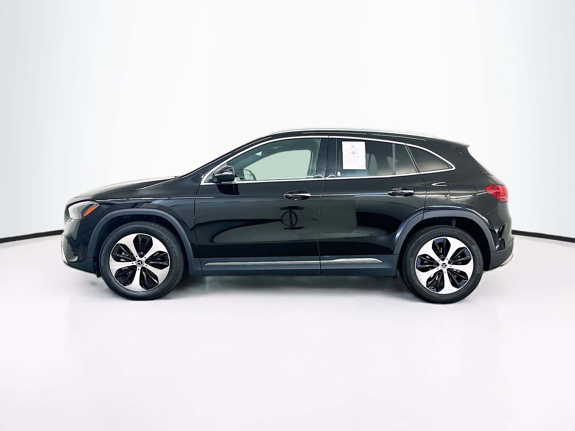 Used 2025 Mercedes-Benz GLA 250 4MATIC image 4