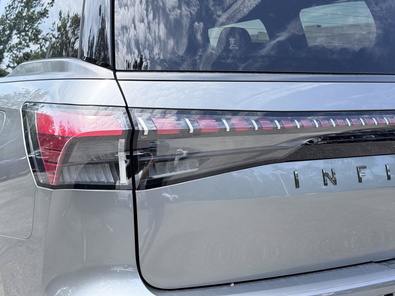 New 2027 INFINITI QX80 Sensory AWD/4WD image 7