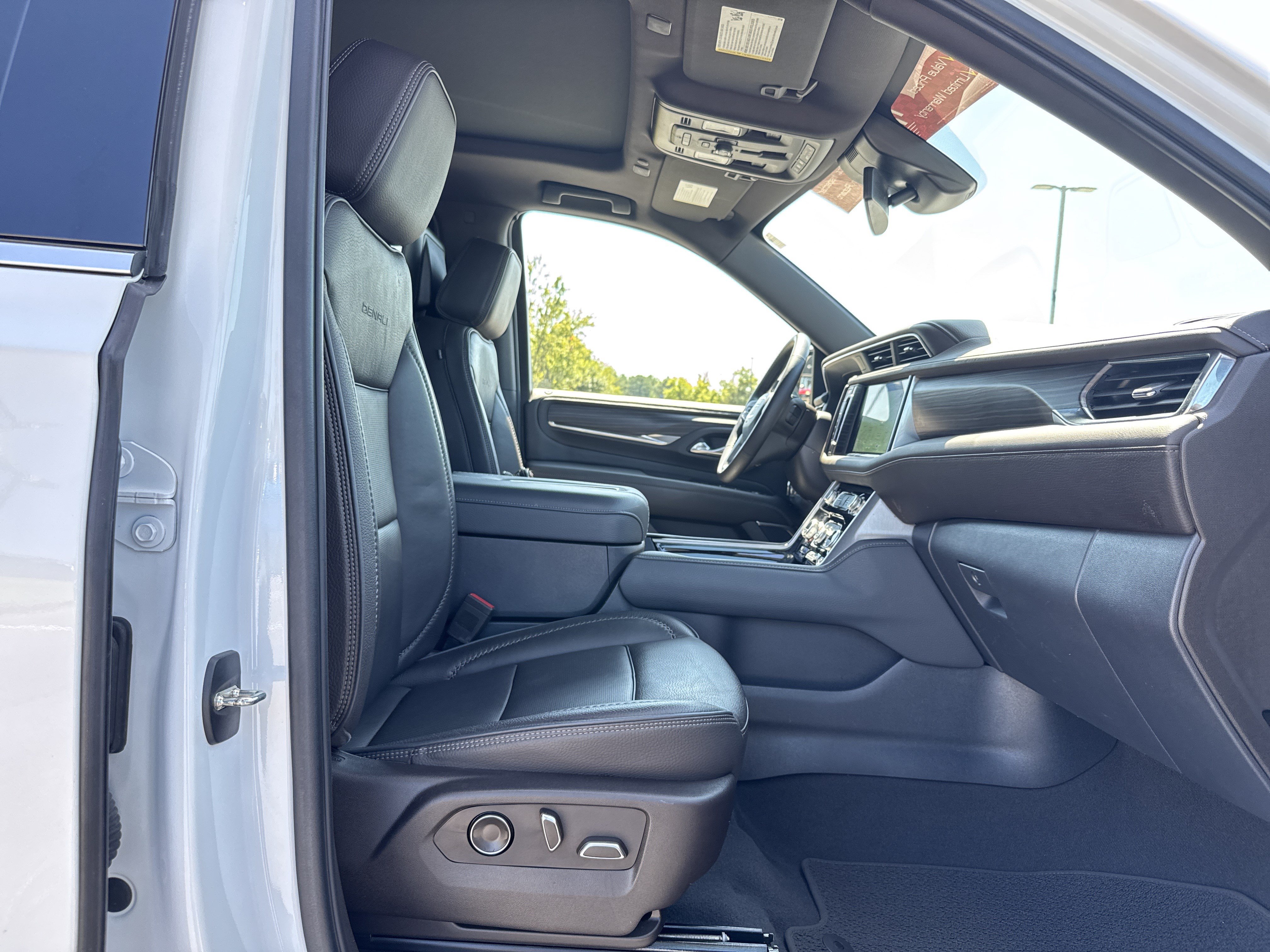 Used 2023 GMC Yukon Denali AWD/4WD image 33