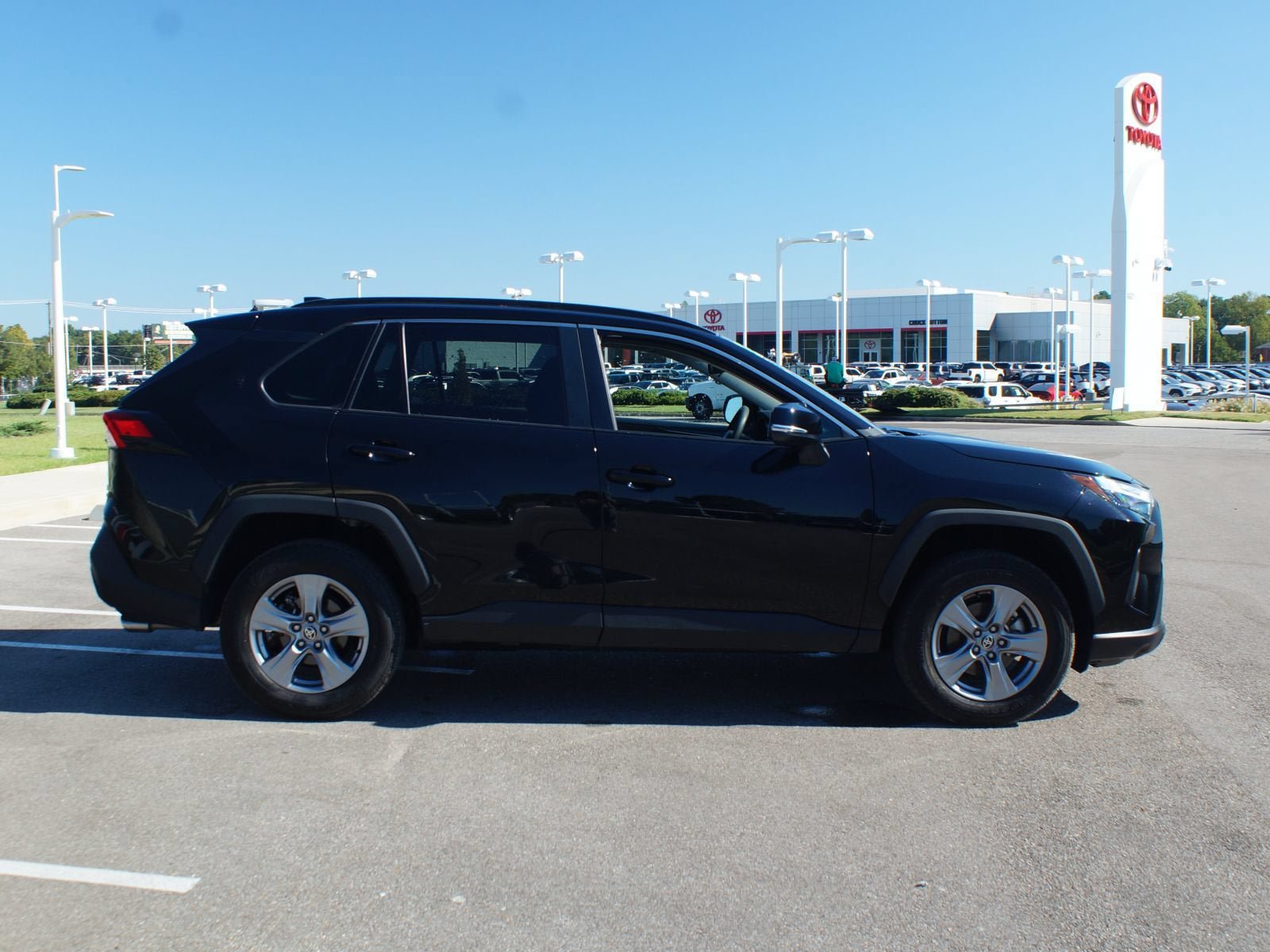 Used 2025 Toyota RAV4 XLE AWD/4WD image 20