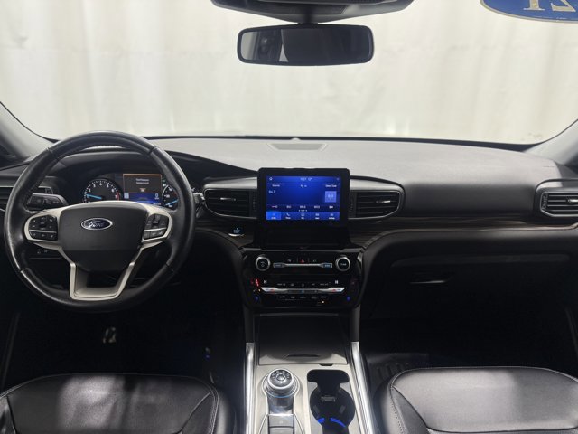 Used 2021 Ford Explorer Limited w/ Equipment Group 301A AWD/4WD image 17