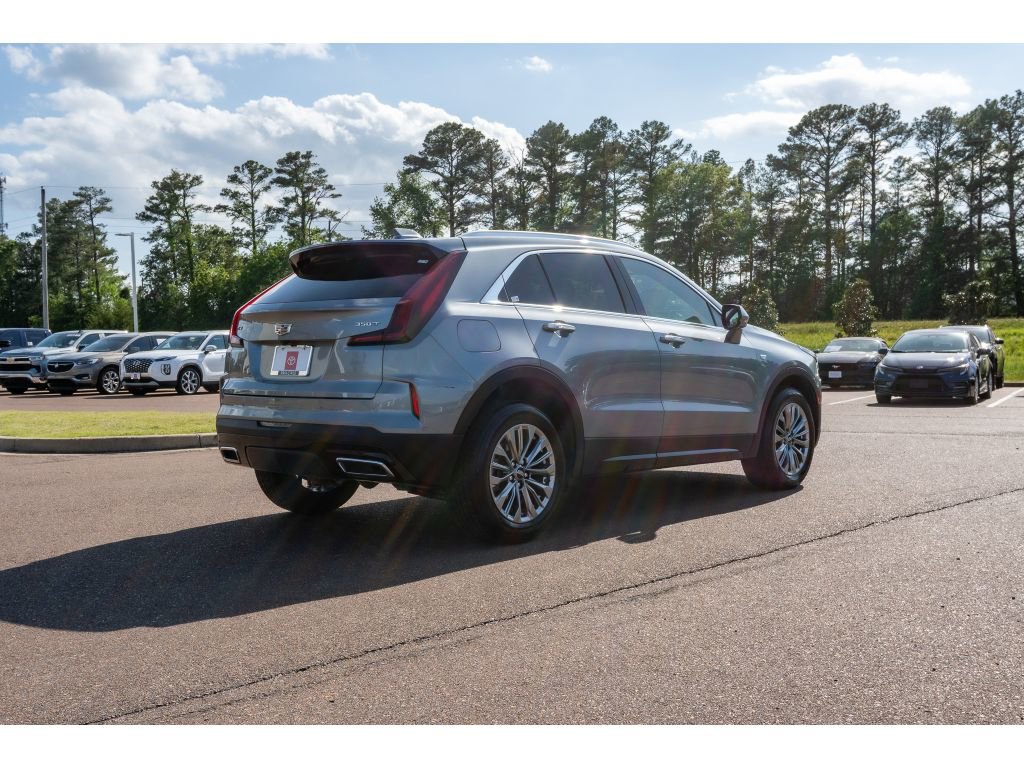 Used 2025 Cadillac XT4 Premium Luxury image 5