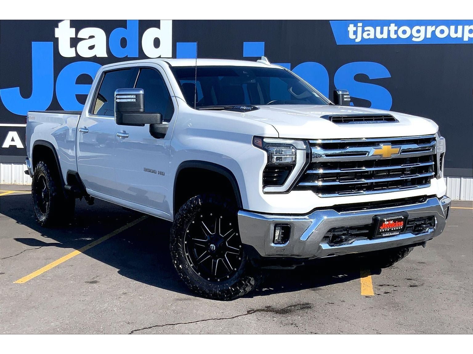 Used 2024 Chevrolet Silverado 3500 LTZ AWD/4WD image 2