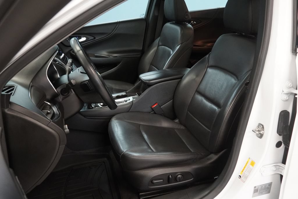 Used 2023 Chevrolet Malibu LT w/ Driver Confidence Package FWD image 4