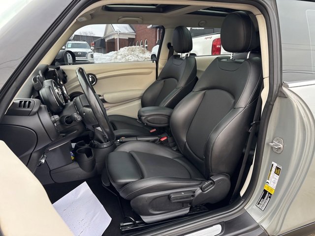 Used 2016 MINI Cooper 2-Door Hardtop image 2