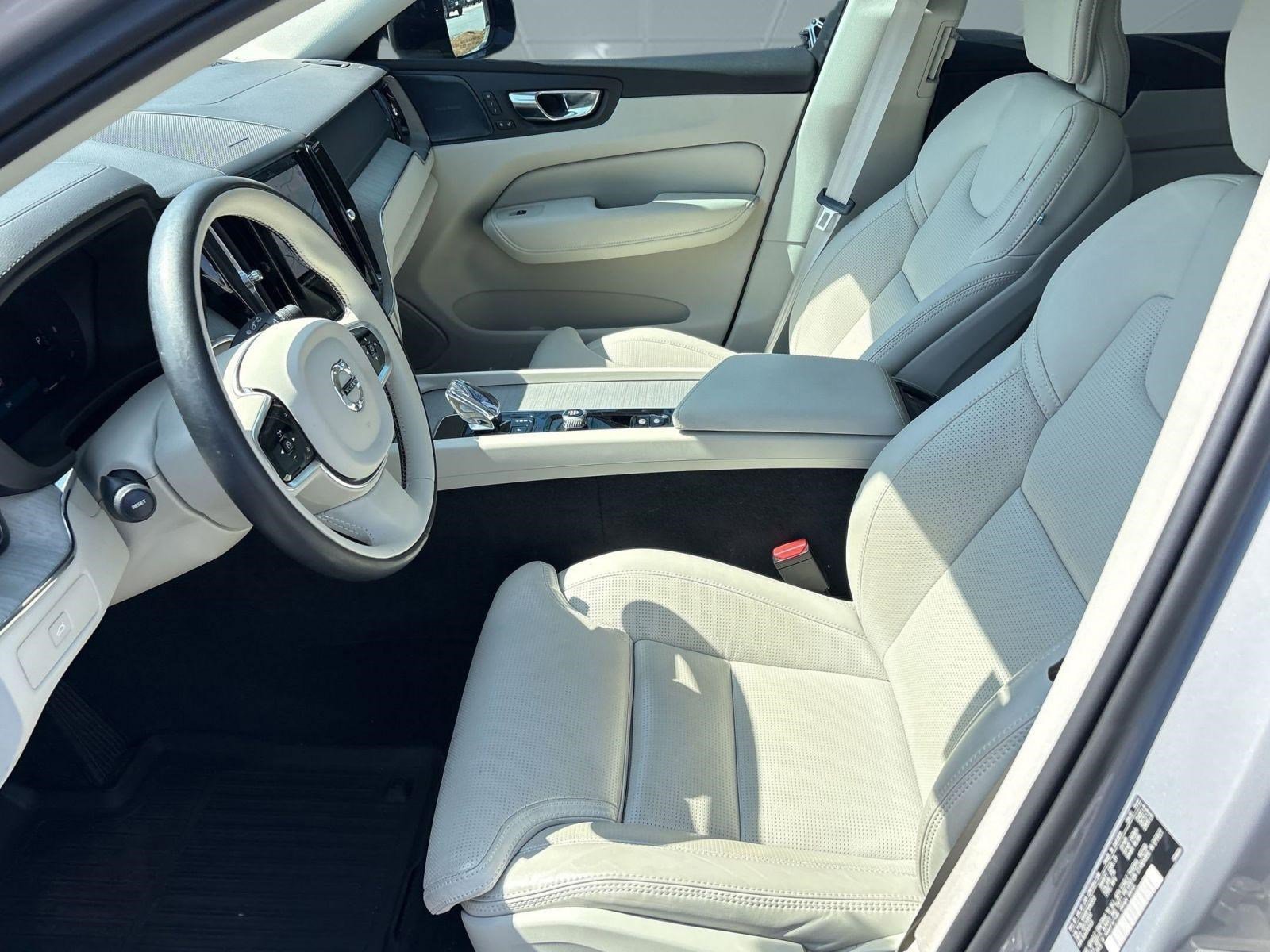 Used 2023 Volvo XC60 B5 Ultimate w/ Climate Package image 5