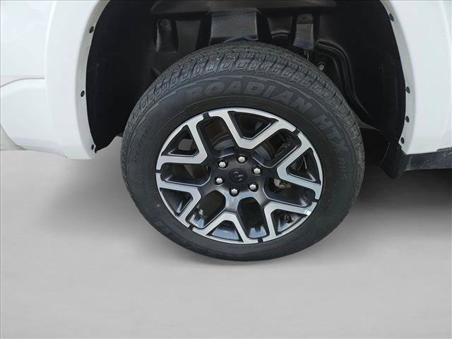 Used 2025 RAM 1500 Laramie AWD/4WD image 9