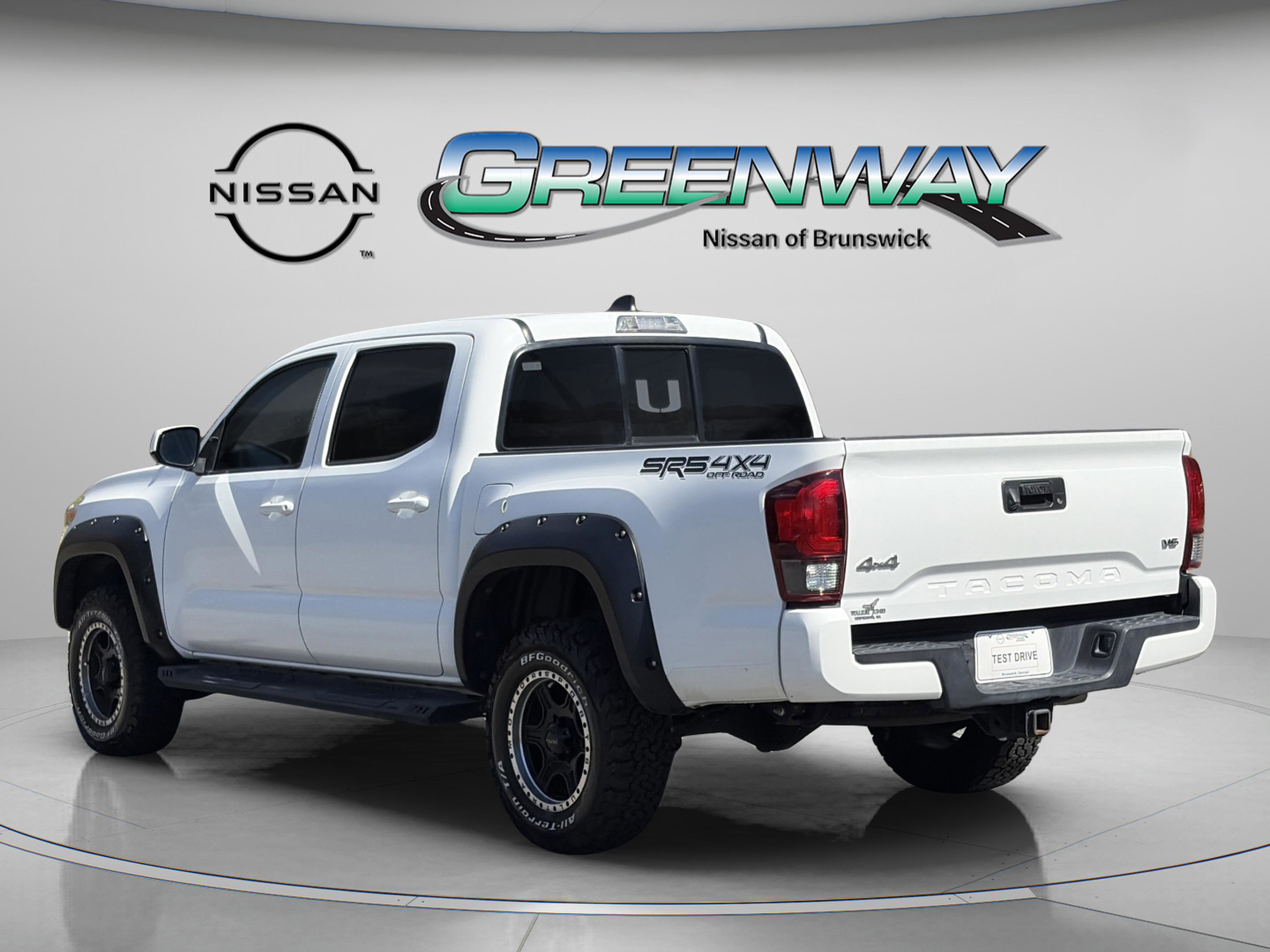 Used 2020 Toyota Tacoma SR AWD/4WD image 5