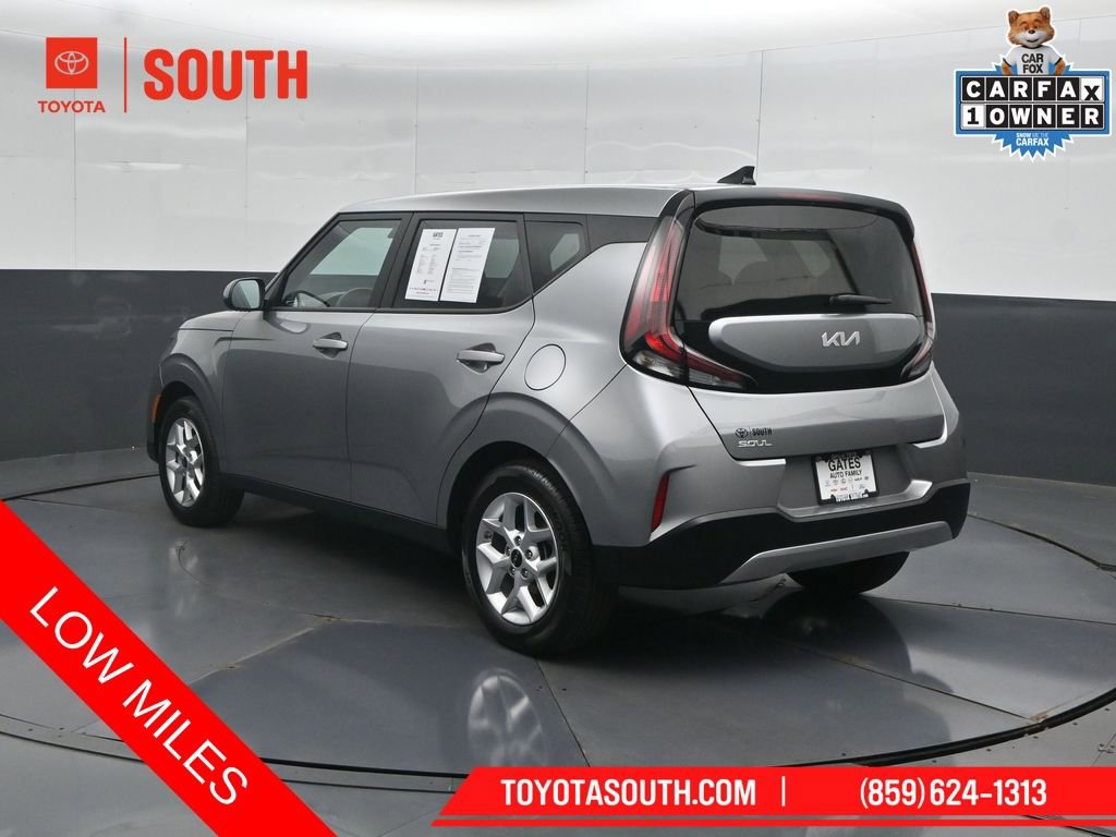Used 2025 Kia Soul LX w/ LX Technology Package FWD image 8