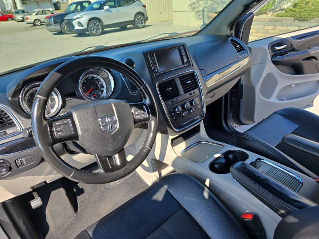 Used 2020 Dodge Grand Caravan SXT image 17