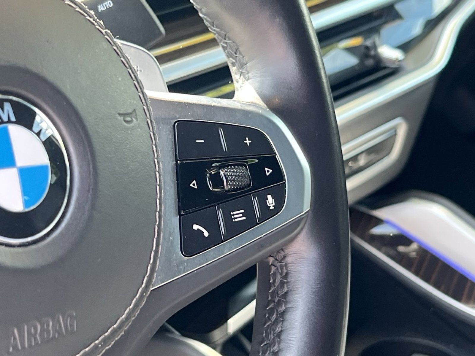 Used 2024 BMW X6 xDrive40i w/ Premium Package image 29