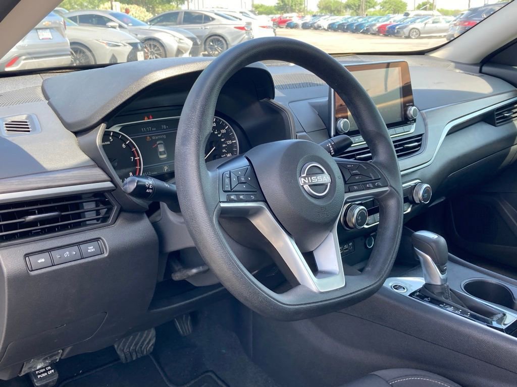 Used 2025 Nissan Altima 2.5 SV image 11