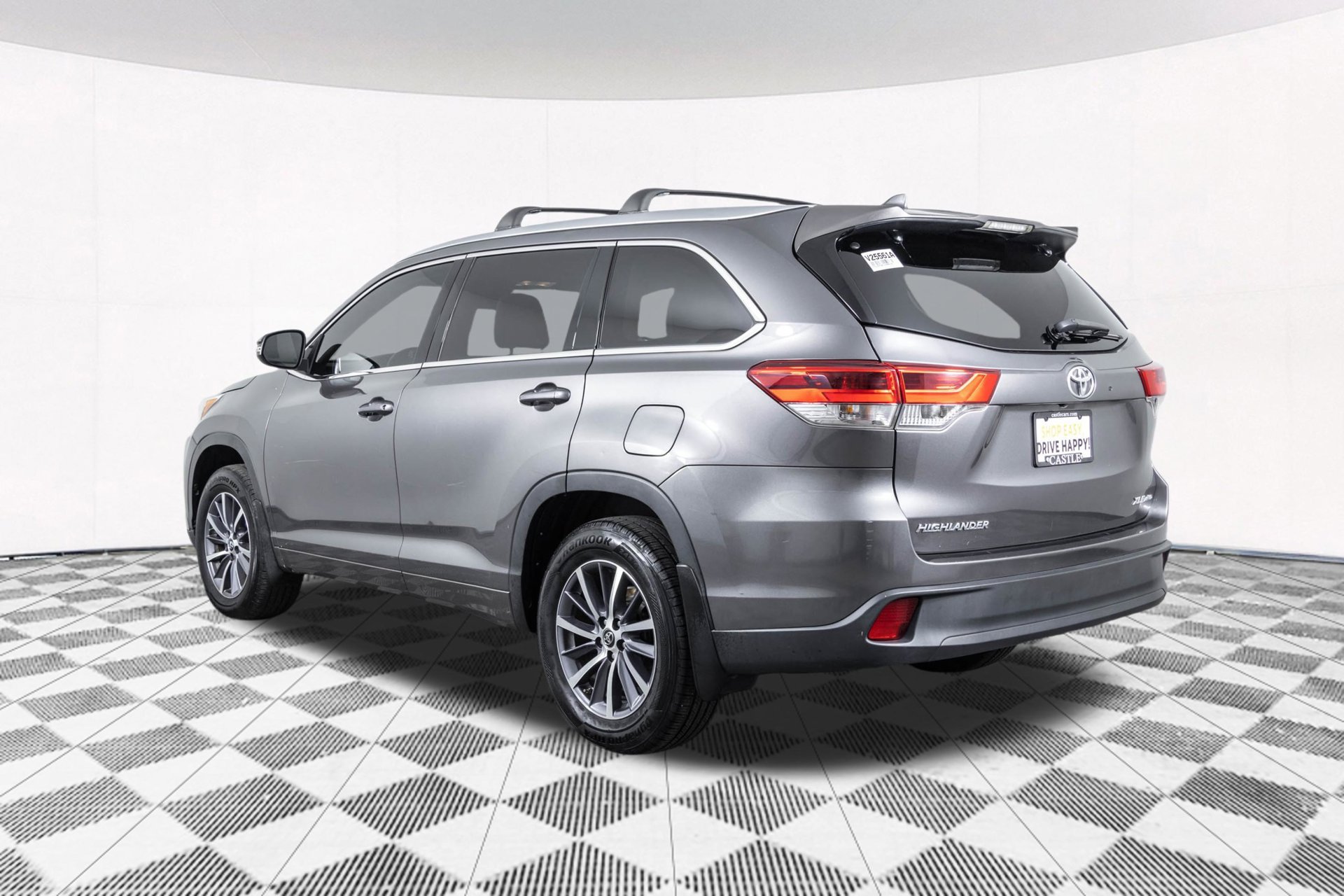 Used 2018 Toyota Highlander XLE AWD/4WD image 17