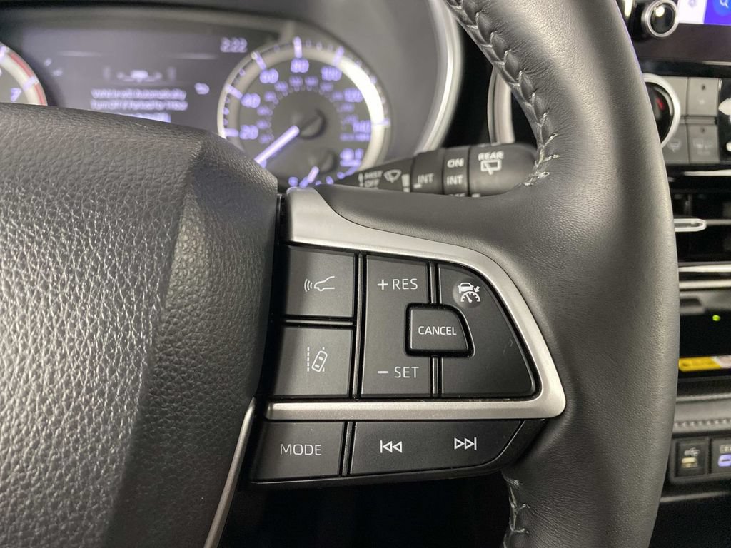 Used 2024 Toyota Highlander XLE AWD/4WD image 18