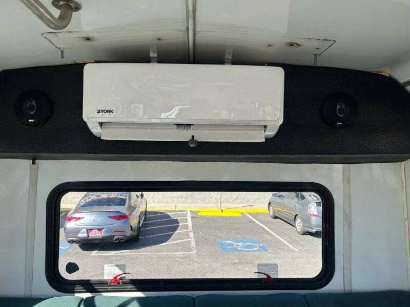 Used 2006 Ford E-350 and Econoline 350 Super Duty RWD image 52